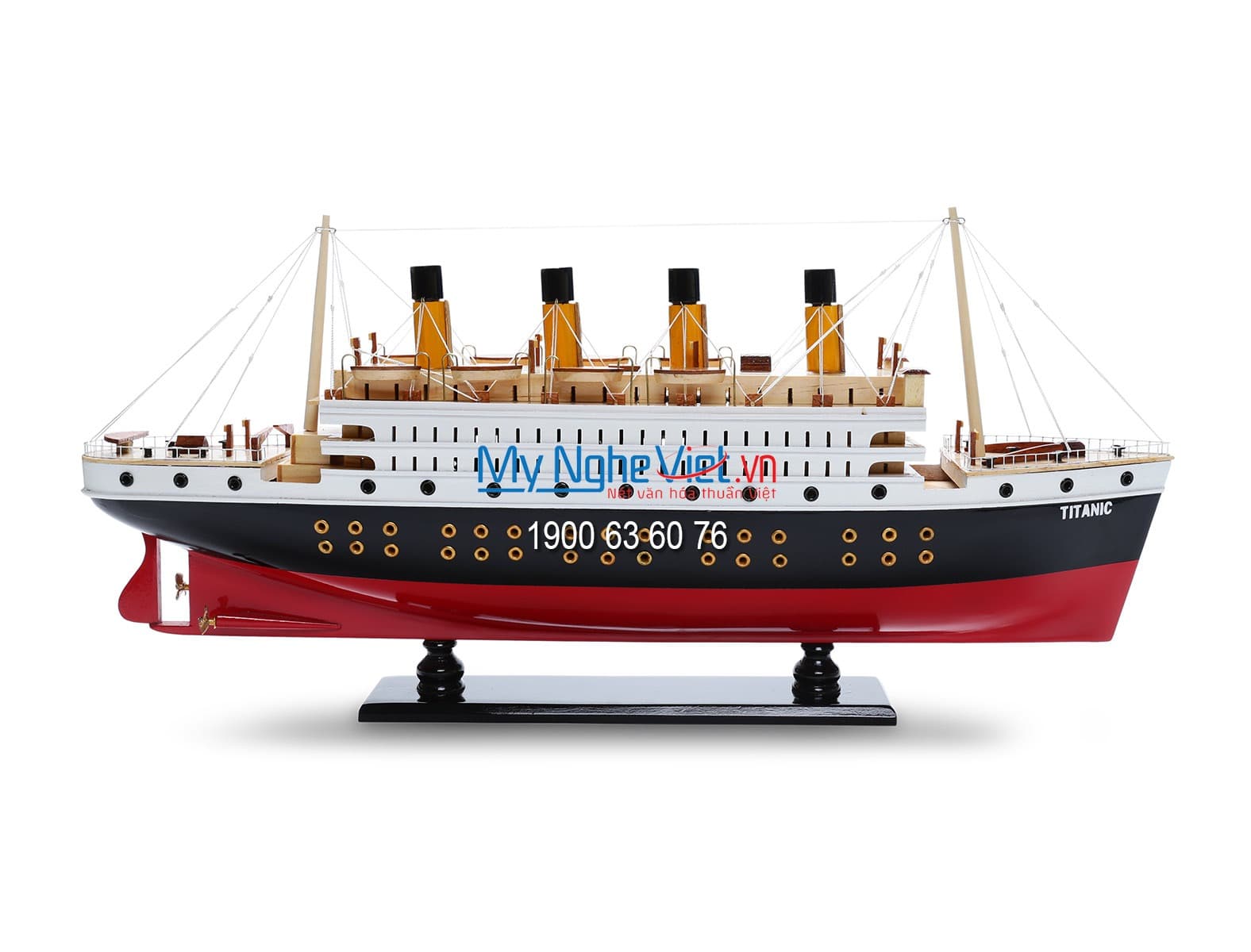 Titanic 31-Inch Wooden Model Yacht | Museum-Quality Nautical Heritage